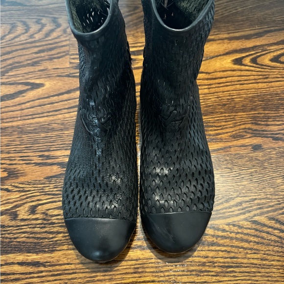Authentic Chanel black ankle boots. Size 38 - Picture 5 of 7